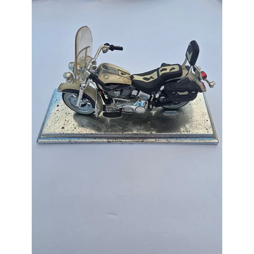 Maisto Harley Davidson 1993 FLSTN Heritage Softail Nostalgia Model Motorcycle